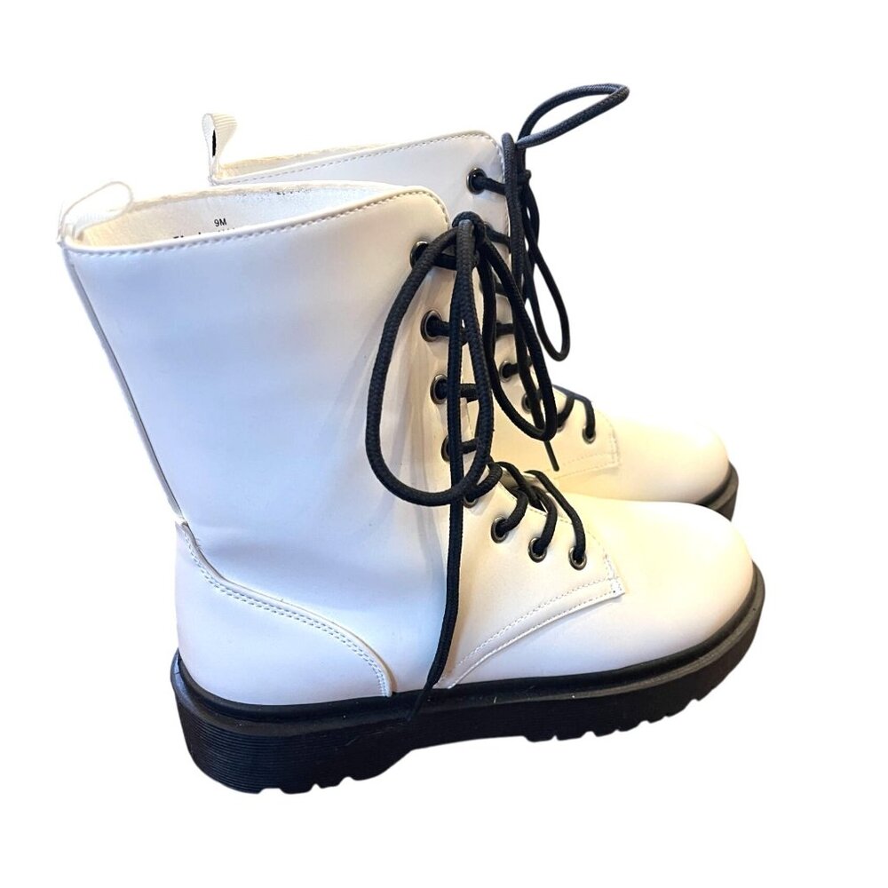 White Combat Style Boots With Black Laces & Soles Size 9M By Seven Dials - Picture 2 of 6